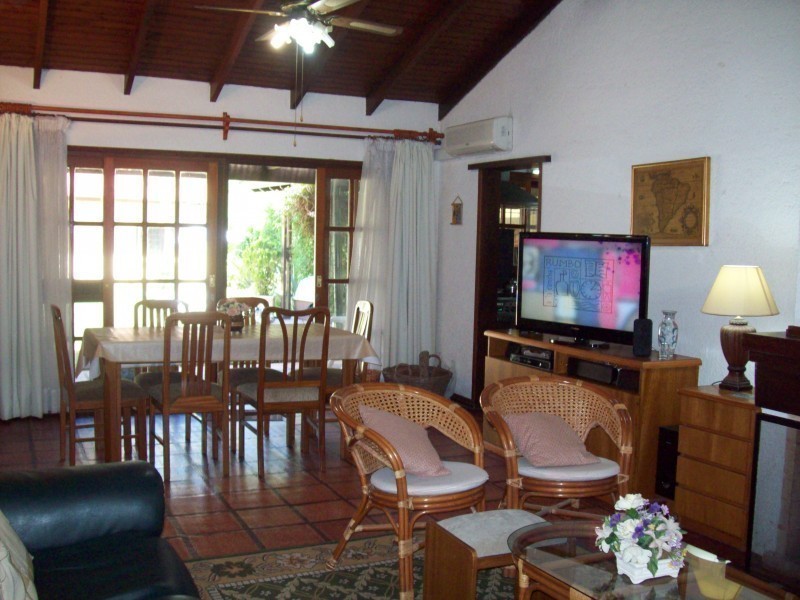 Casa en alquiler y venta en zona de Playa Mansa, excelente estado!